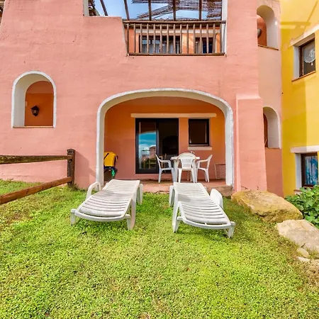With Air Conditioning And Private Outdoor Area Just A Few Minutes From La Pelosa 3* Punta de su Torrione