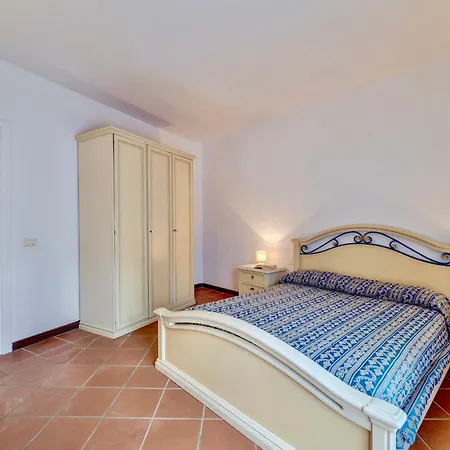 Aparthotel With Air Conditioning And Private Outdoor Area Just A Few Minutes From La Pelosa Punta de su Torrione