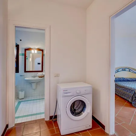 With Air Conditioning And Private Outdoor Area Just A Few Minutes From La Pelosa Aparthotel Punta de su Torrione