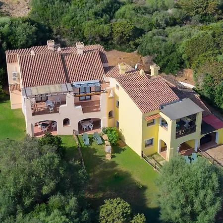 With Air Conditioning And Private Outdoor Area Just A Few Minutes From La Pelosa Punta de su Torrione