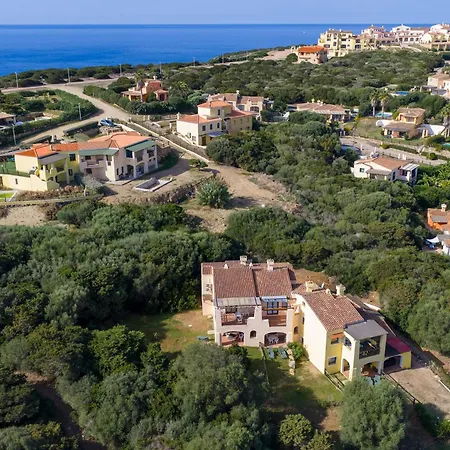 With Air Conditioning And Private Outdoor Area Just A Few Minutes From La Pelosa 公寓式酒店 3*