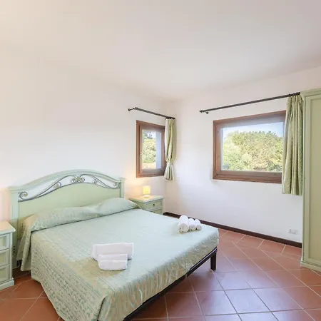 With Air Conditioning And Private Outdoor Area Just A Few Minutes From La Pelosa Aparthotel 3*