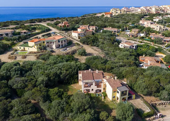 With Air Conditioning And Private Outdoor Area Just A Few Minutes From La Pelosa Apartmanhotel 3*